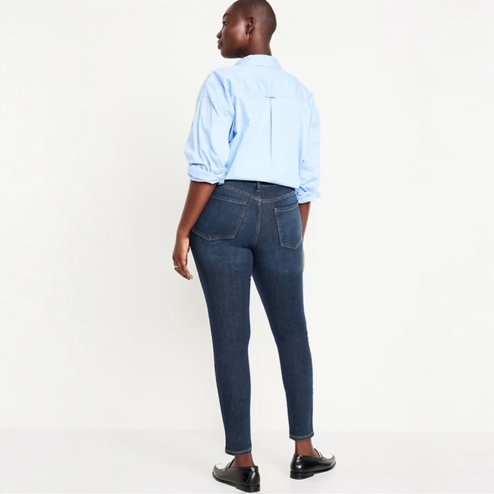 Old Navy Mid Rise Super Skinny Rockstar Jeans - Picture 6 of 13
